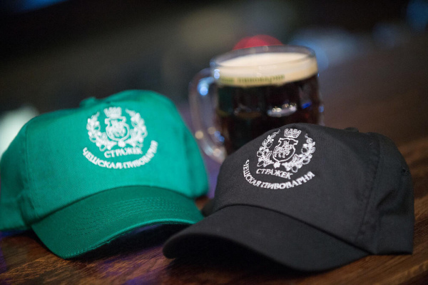 Бейсболка с логотипом 